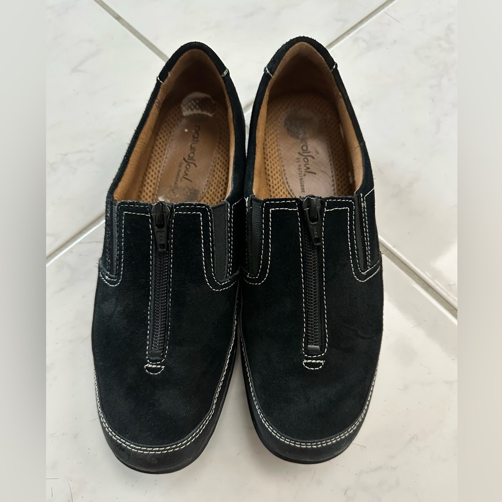 Black Slip-On women’s shoes with zippers